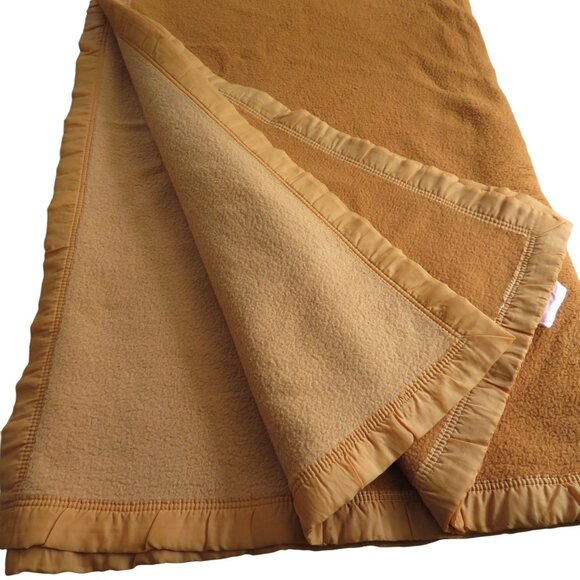 Vintage Belgian Made Acrylic Blanket Gold Tone Queen Satin Trim by The Broadway - Picture 7 of 12
